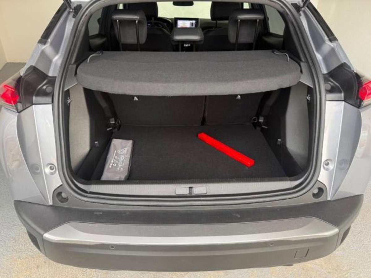 Peugeot 2008 PureTech 100 S&S Allure (8)