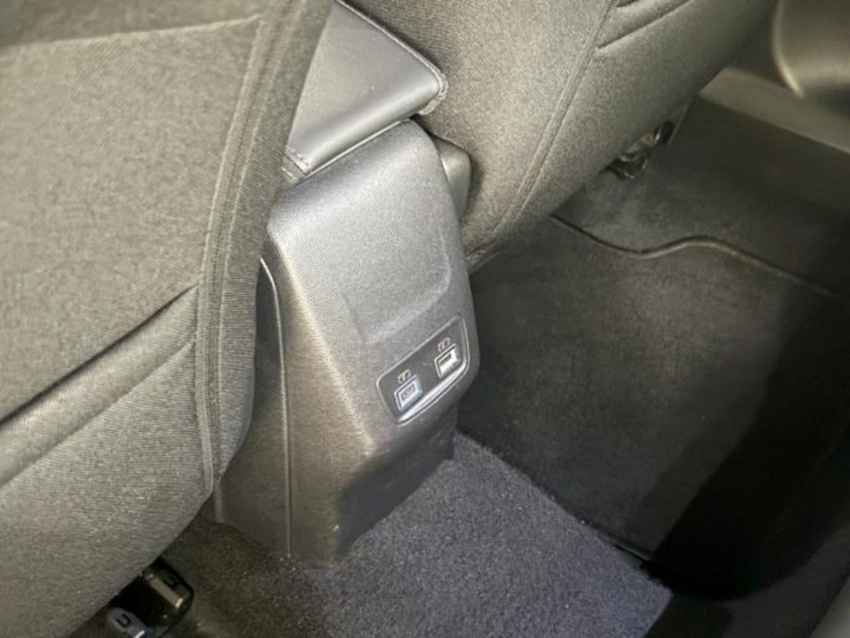 Peugeot 2008 PureTech 100 S&S Allure (9)