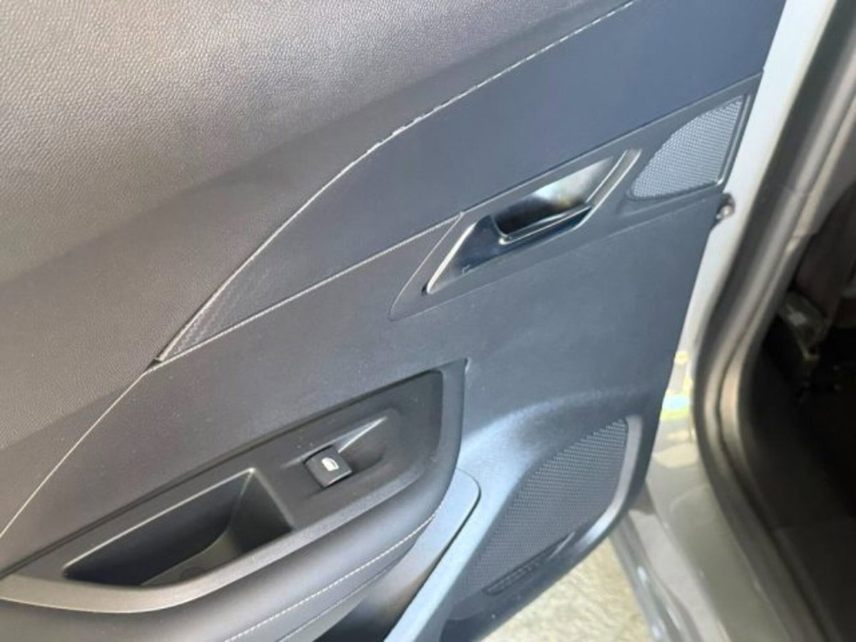 Peugeot 2008 PureTech 100 S&S Allure (10)