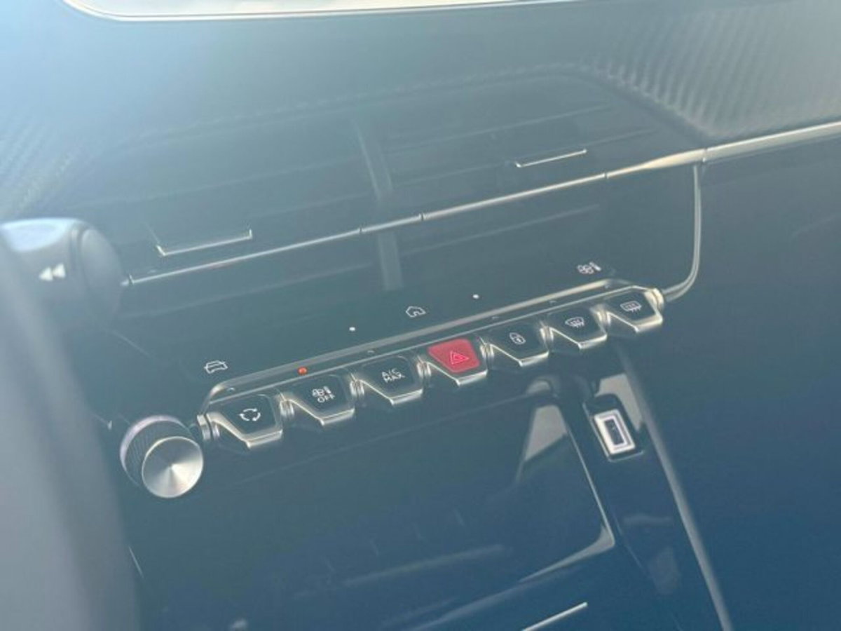 Peugeot 2008 PureTech 100 S&S Allure (14)