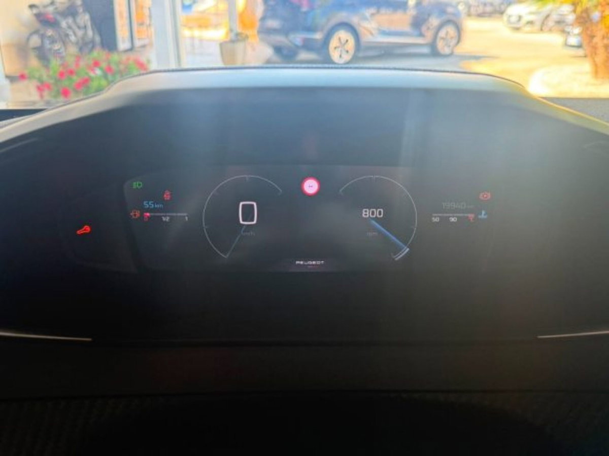 Peugeot 2008 PureTech 100 S&S Allure (19)