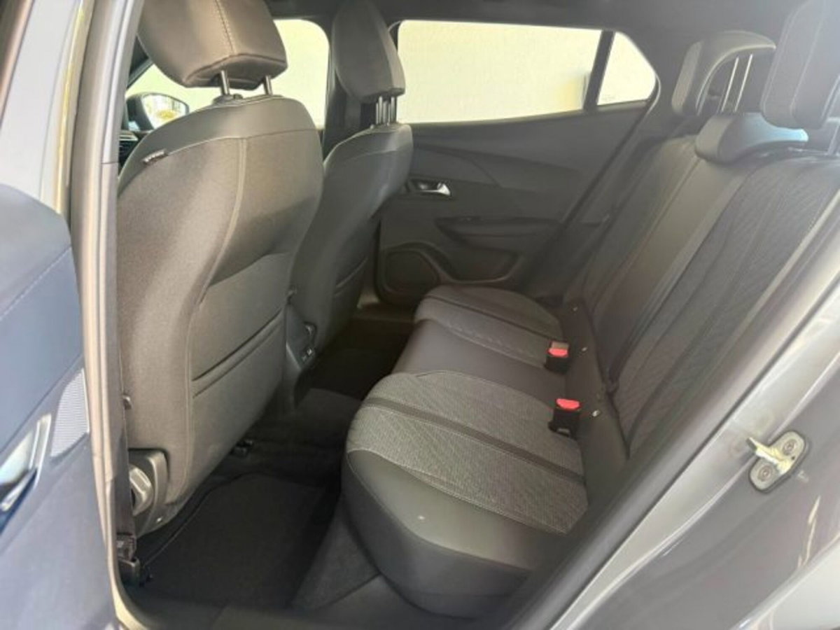 Peugeot 2008 PureTech 100 S&S Allure (9)