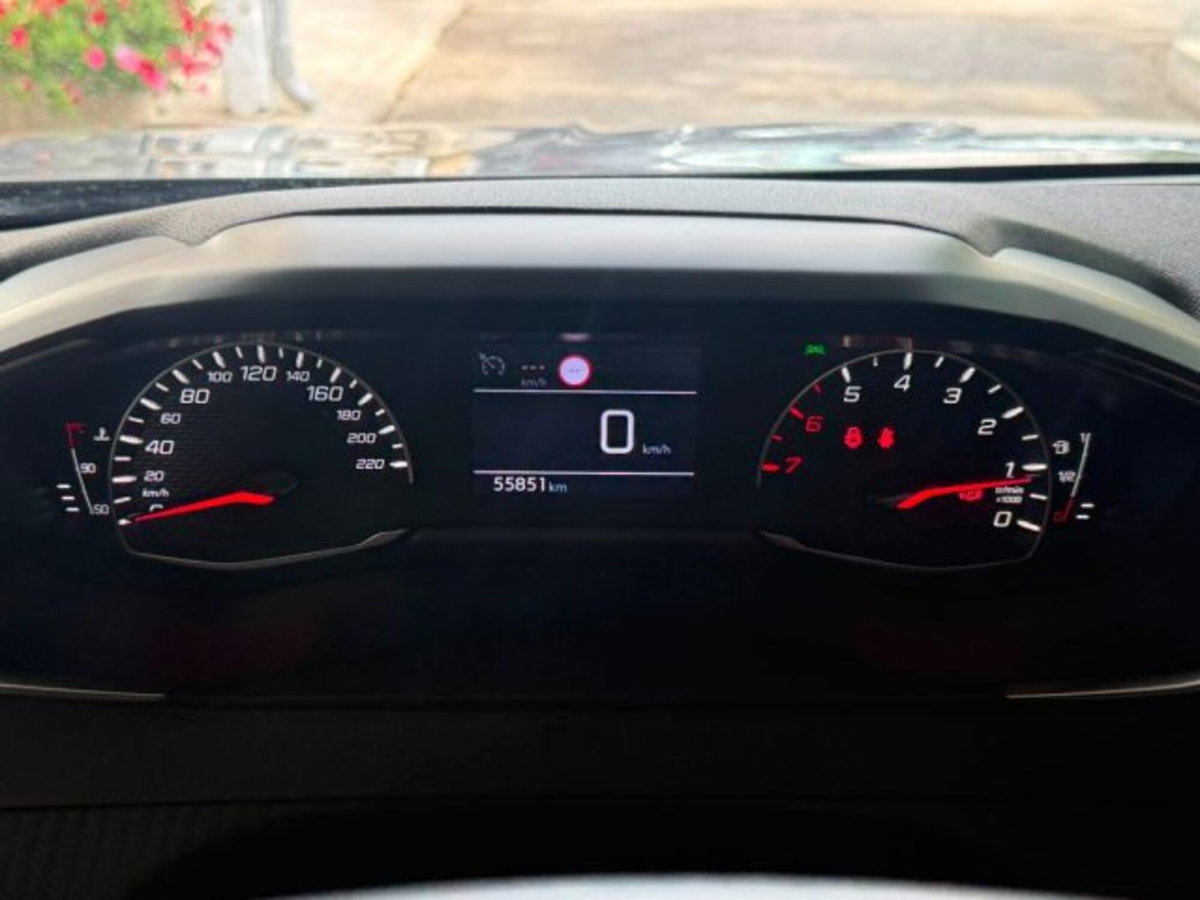 Peugeot 2008 PureTech 100 S&S Active (13)