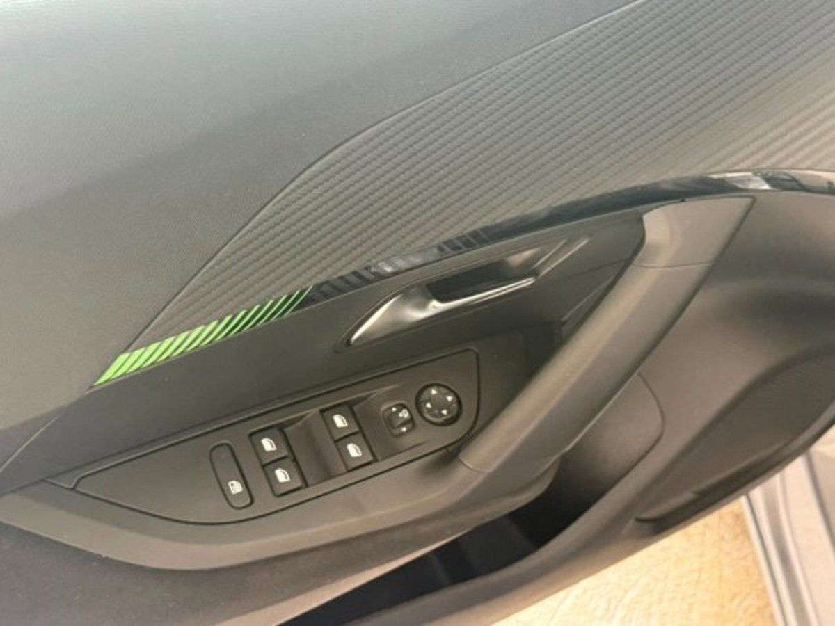 Peugeot 2008 PureTech 100 S&S Active (16)