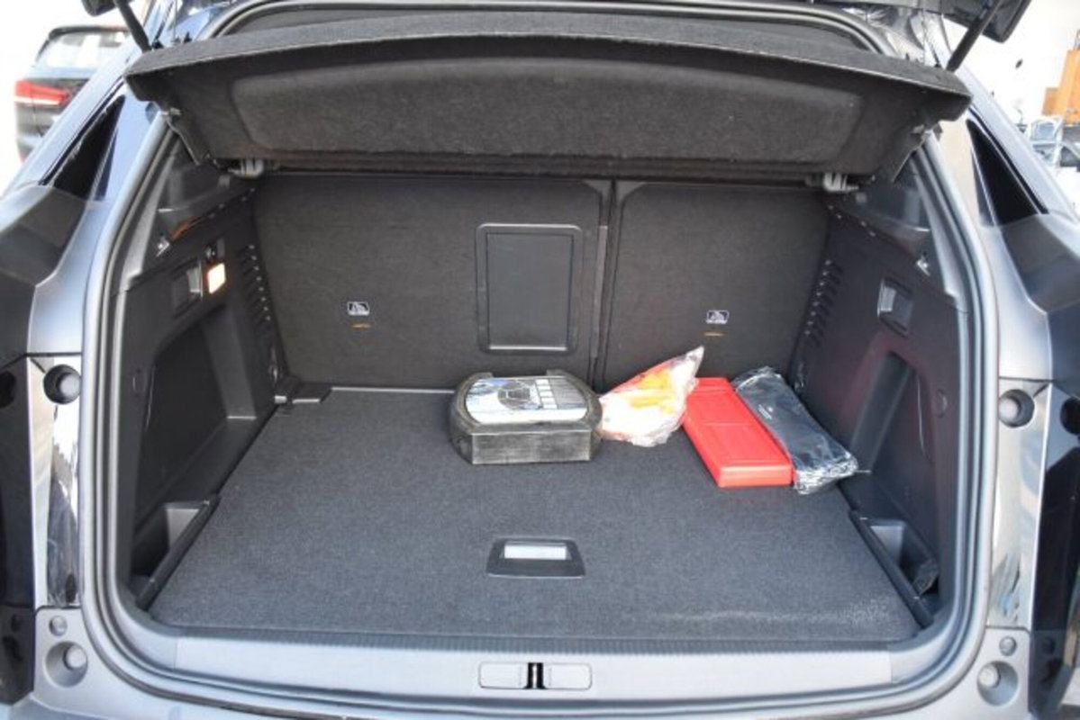 Peugeot 3008 BlueHDi 180 S&S EAT8 GT Pack (17)