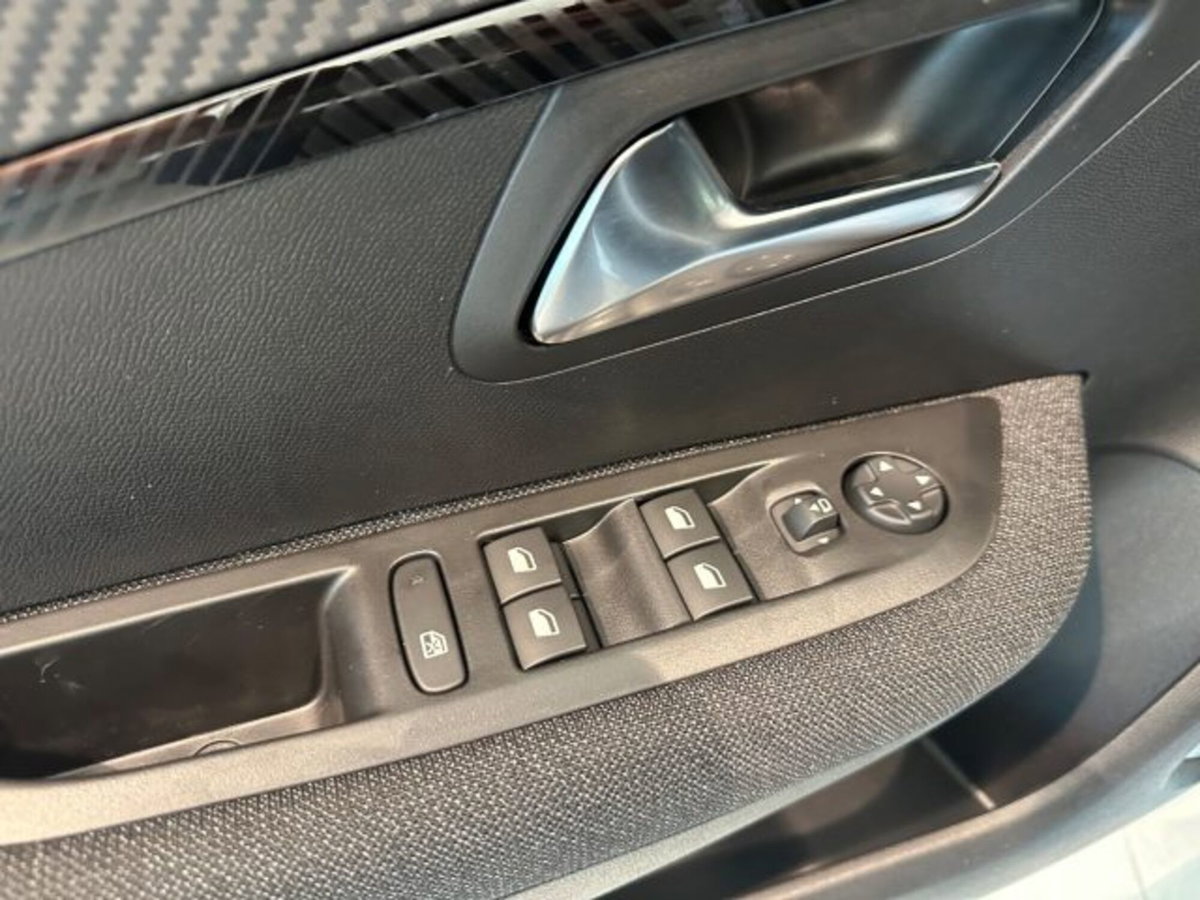 Peugeot 208 1.2 hybrid Active 100cv e-dcs 6 (11)