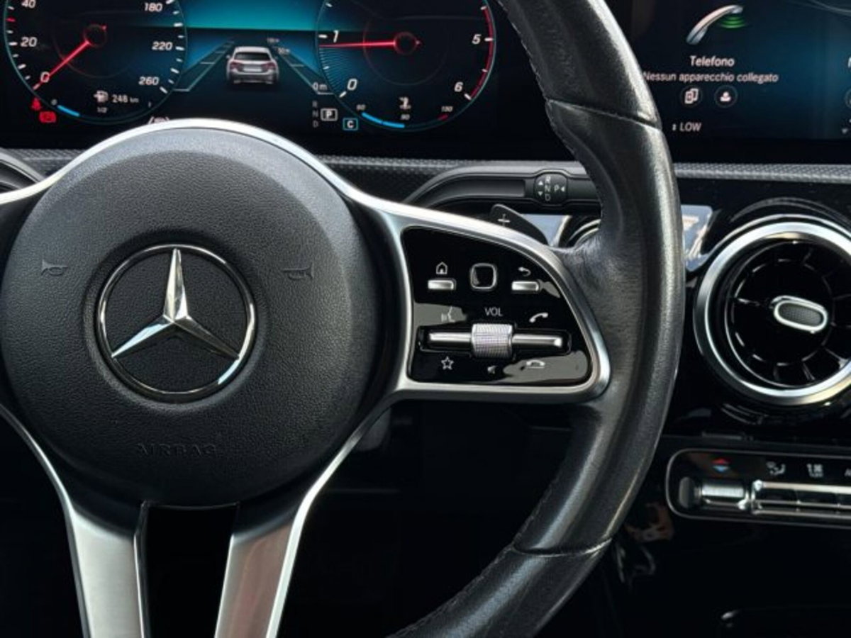 Mercedes-Benz Classe A Sedan 180 d Automatic 4p. Sport (19)