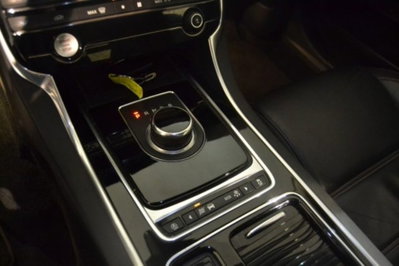 Jaguar XE 2.0 D Turbo 180 CV AWD aut. Portfolio (17)