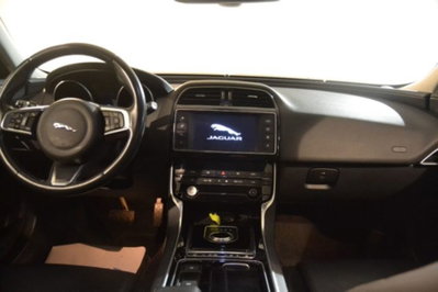 Jaguar XE 2.0 D Turbo 180 CV AWD aut. Portfolio (7)