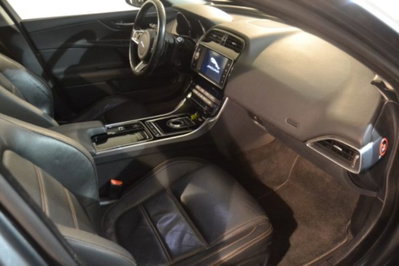 Jaguar XE 2.0 D Turbo 180 CV AWD aut. Portfolio (8)