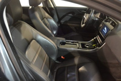Jaguar XE 2.0 D Turbo 180 CV AWD aut. Portfolio (9)