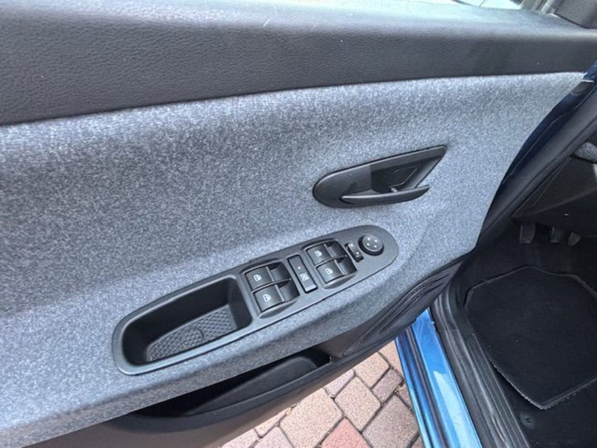 Lancia Ypsilon 1.0 FireFly 5 porte S&S Hybrid Silver Plus (10)