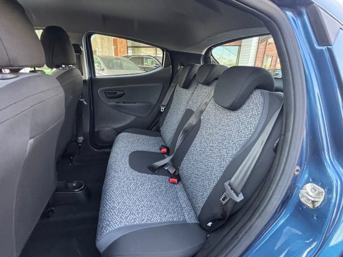 Lancia Ypsilon 1.0 FireFly 5 porte S&S Hybrid Silver Plus (11)