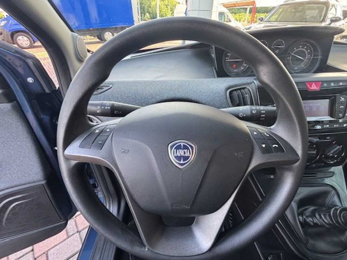 Lancia Ypsilon 1.0 FireFly 5 porte S&S Hybrid Silver Plus (12)