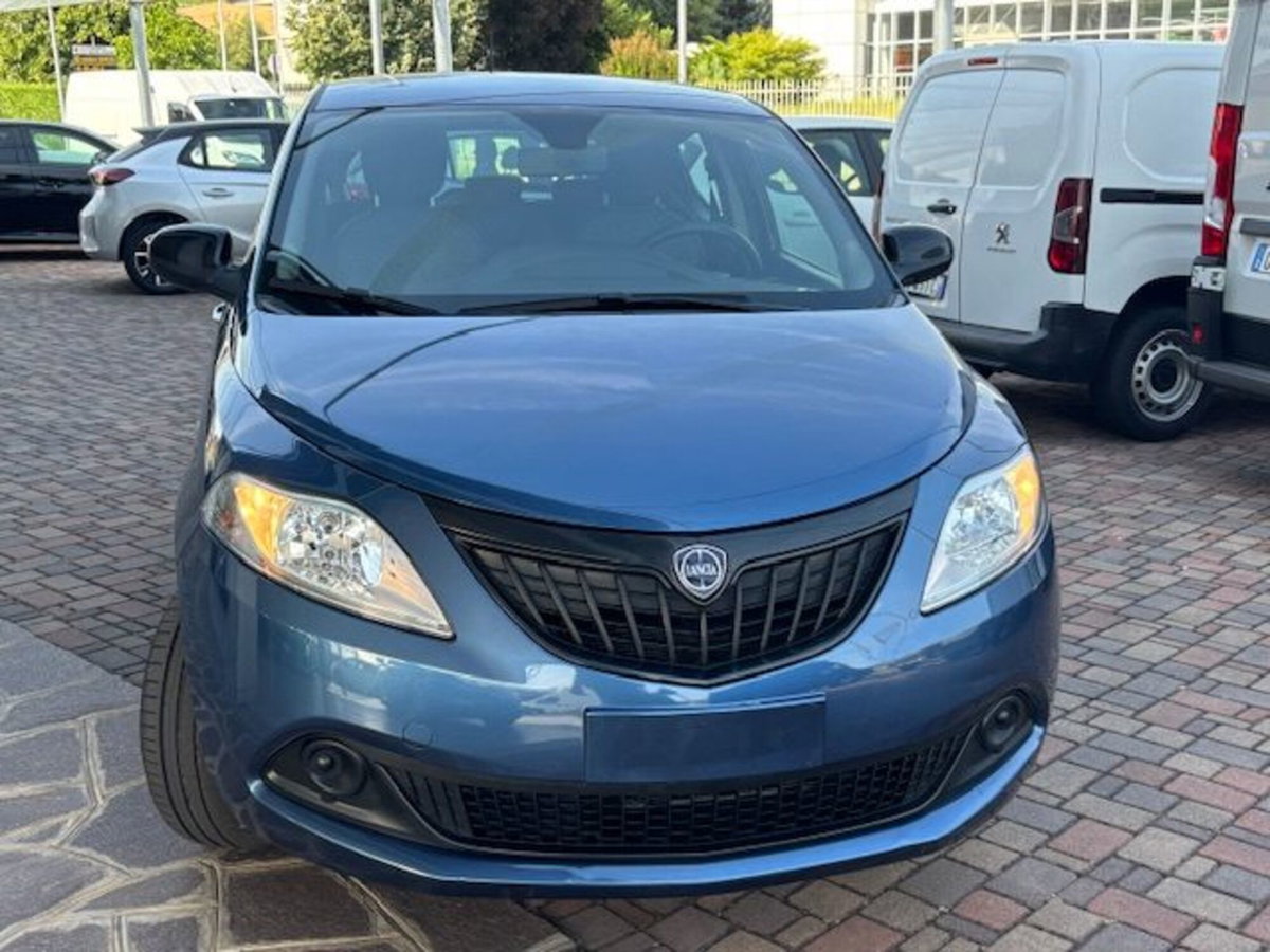 Lancia Ypsilon 1.0 FireFly 5 porte S&S Hybrid Silver Plus (2)