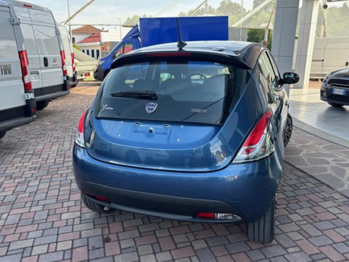 Lancia Ypsilon 1.0 FireFly 5 porte S&S Hybrid Silver Plus (5)