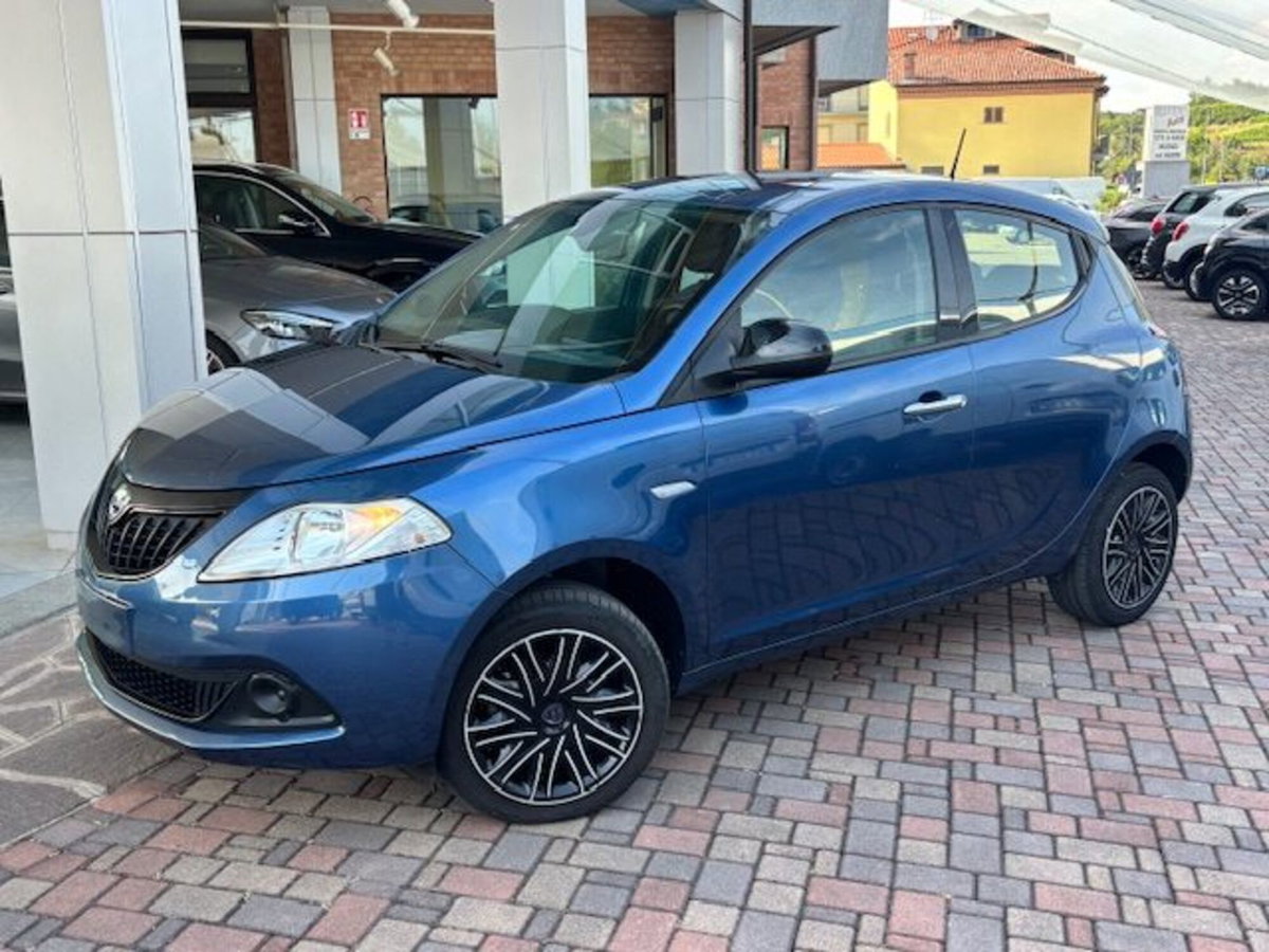 Lancia Ypsilon 1.0 FireFly 5 porte S&S Hybrid Silver Plus (7)