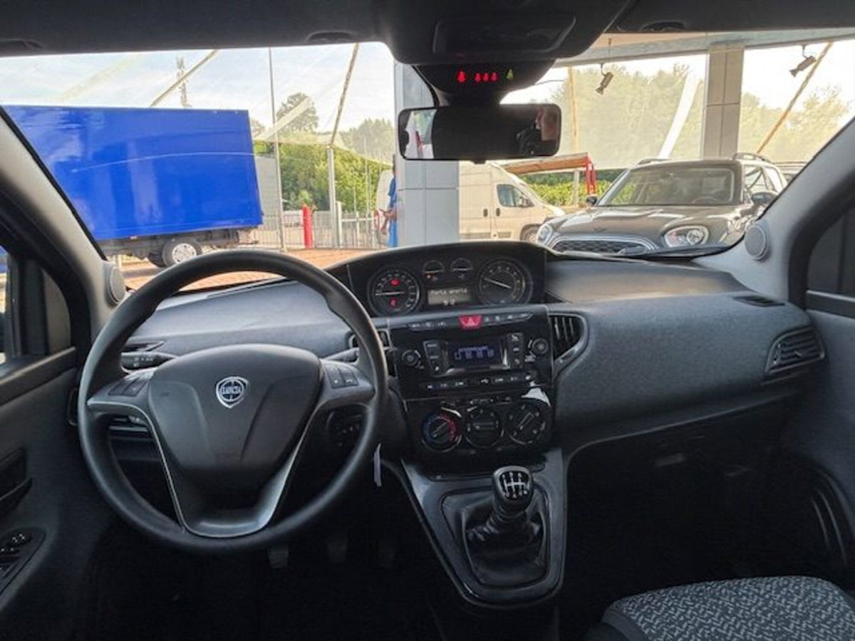 Lancia Ypsilon 1.0 FireFly 5 porte S&S Hybrid Silver Plus (8)