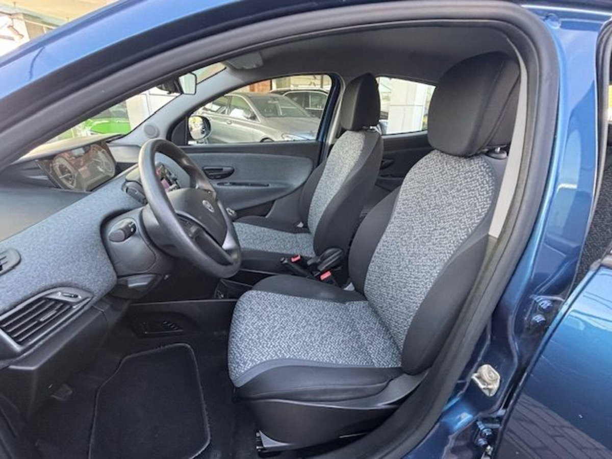 Lancia Ypsilon 1.0 FireFly 5 porte S&S Hybrid Silver Plus (9)