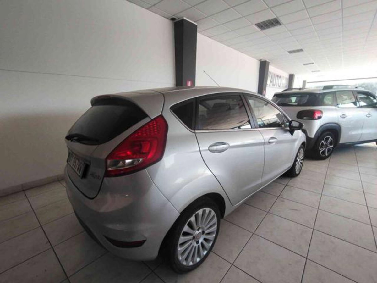 Ford Fiesta 1.4 5 porte Bz.- GPL Titanium (2)