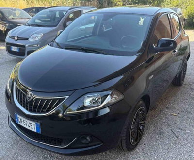 Lancia Ypsilon 1.0 FireFly 5 porte S&S Hybrid Ecochic Gold usata
