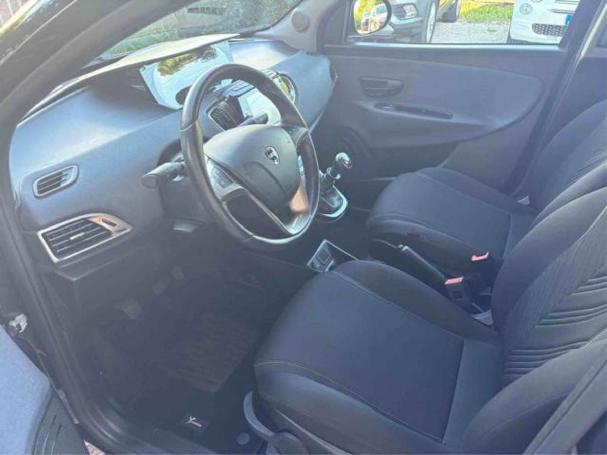 Lancia Ypsilon 1.0 FireFly 5 porte S&S Hybrid Ecochic Gold (10)