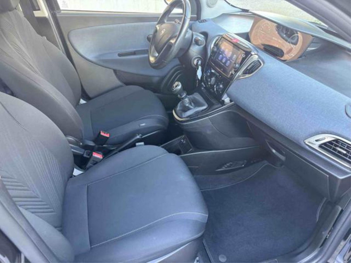 Lancia Ypsilon 1.0 FireFly 5 porte S&S Hybrid Ecochic Gold (12)
