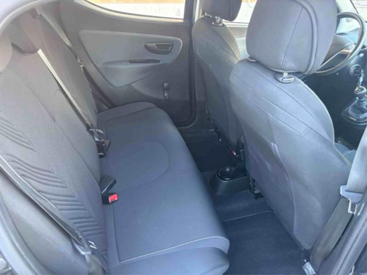 Lancia Ypsilon 1.0 FireFly 5 porte S&S Hybrid Ecochic Gold (13)