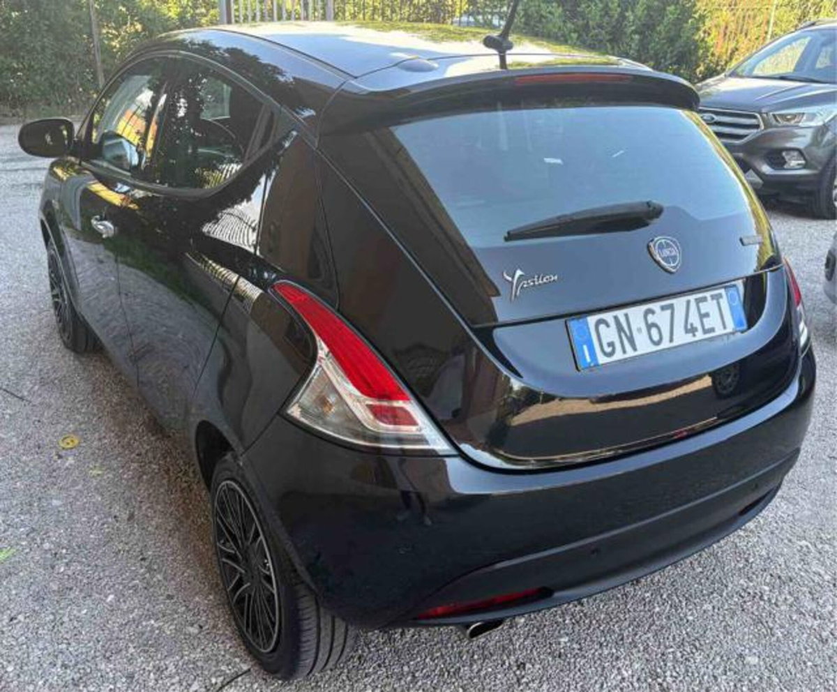 Lancia Ypsilon 1.0 FireFly 5 porte S&S Hybrid Ecochic Gold (3)