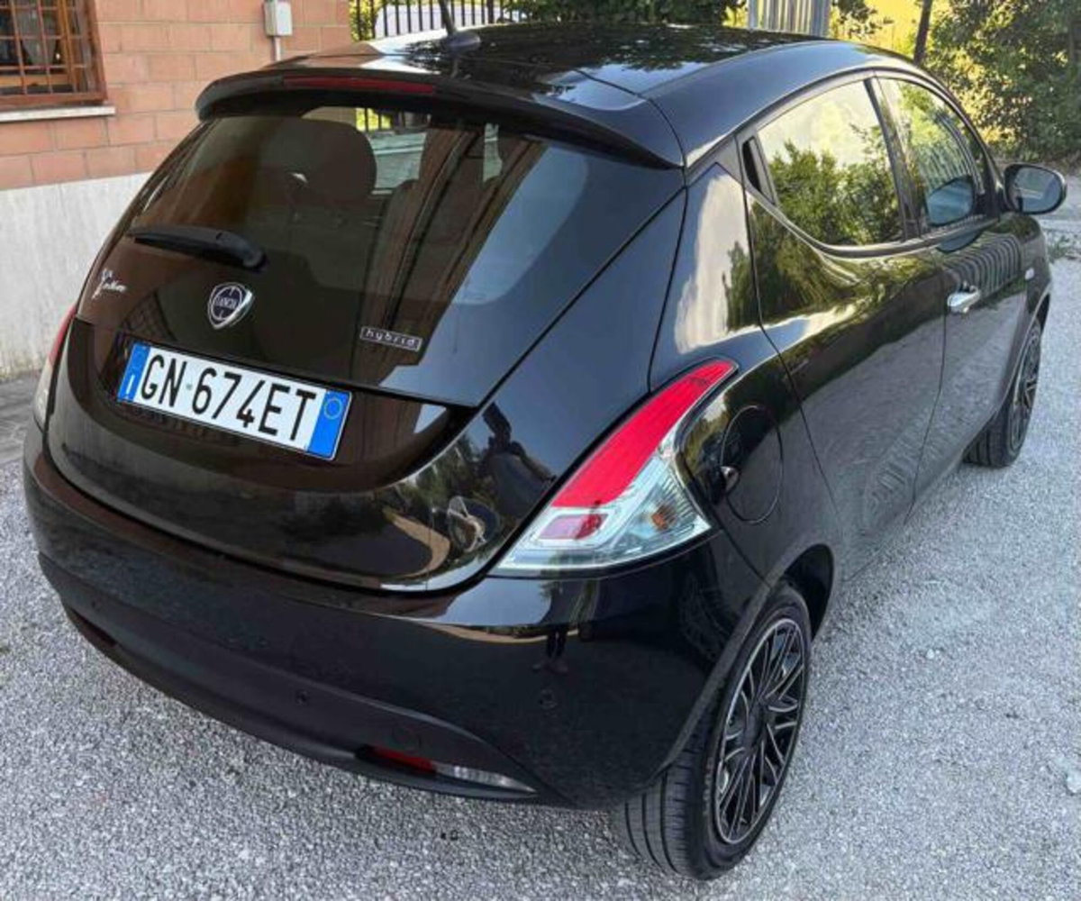 Lancia Ypsilon 1.0 FireFly 5 porte S&S Hybrid Ecochic Gold (5)