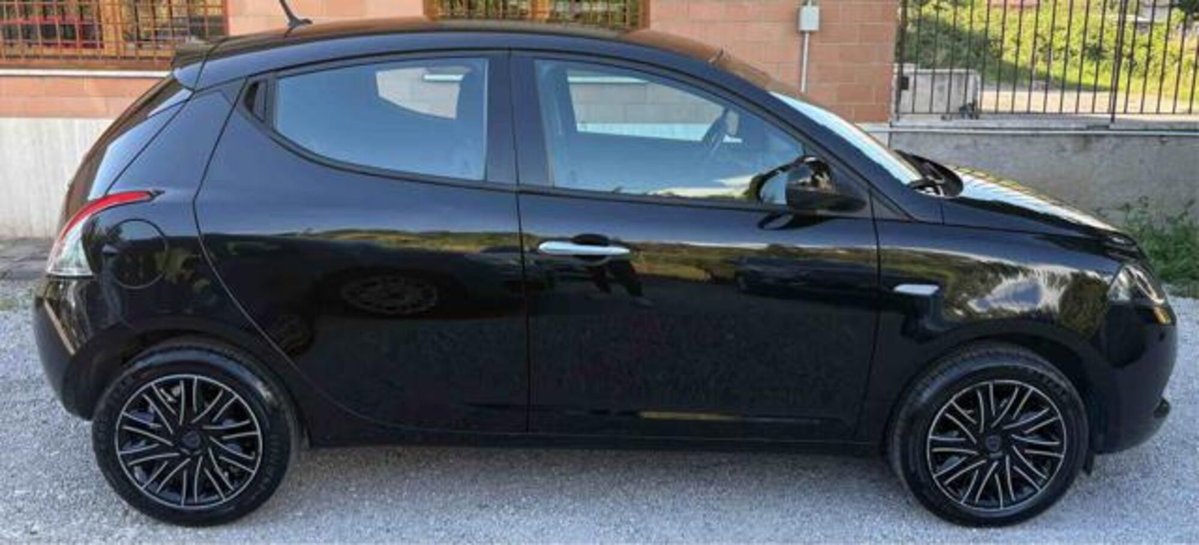 Lancia Ypsilon 1.0 FireFly 5 porte S&S Hybrid Ecochic Gold (6)