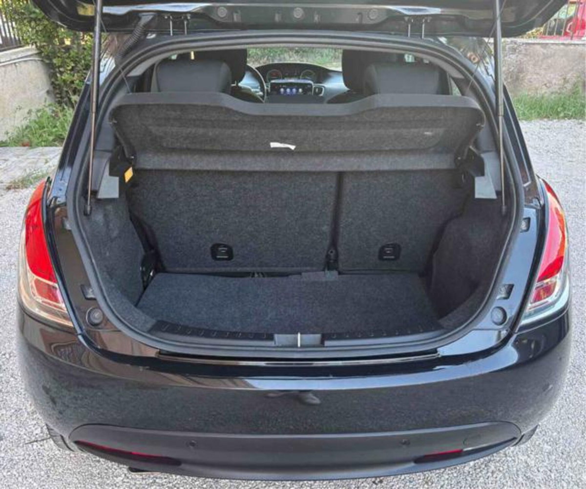 Lancia Ypsilon 1.0 FireFly 5 porte S&S Hybrid Ecochic Gold (9)