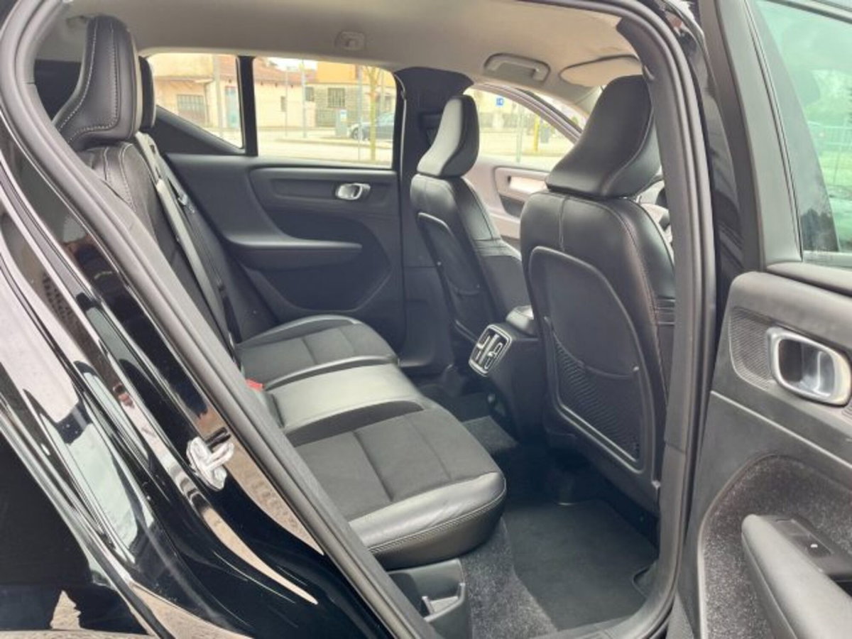 Volvo XC40 D3 AWD Geartronic Momentum (9)