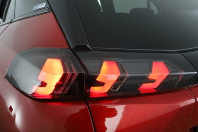 Peugeot 2008 PureTech 130 S&S EAT8 GT Line (10)