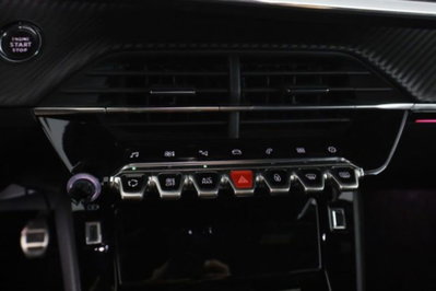 Peugeot 2008 PureTech 130 S&S EAT8 GT Line (13)