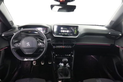 Peugeot 2008 PureTech 130 S&S EAT8 GT Line (4)
