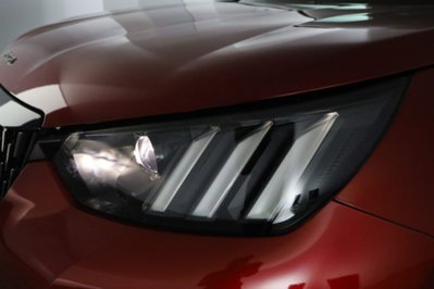 Peugeot 2008 PureTech 130 S&S EAT8 GT Line (9)