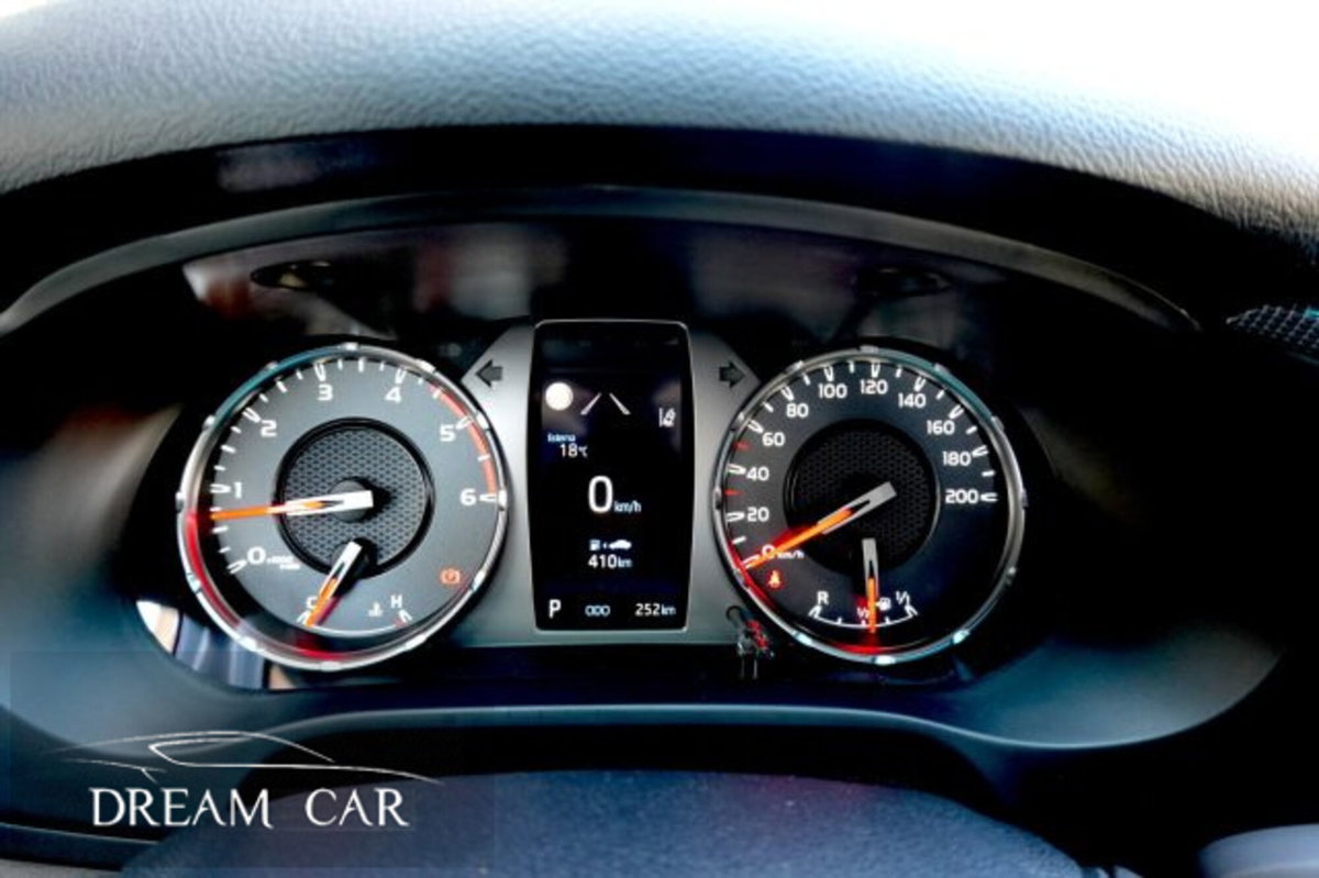 Toyota Hilux 2.8 d-4d double cab GR Sport auto (17)
