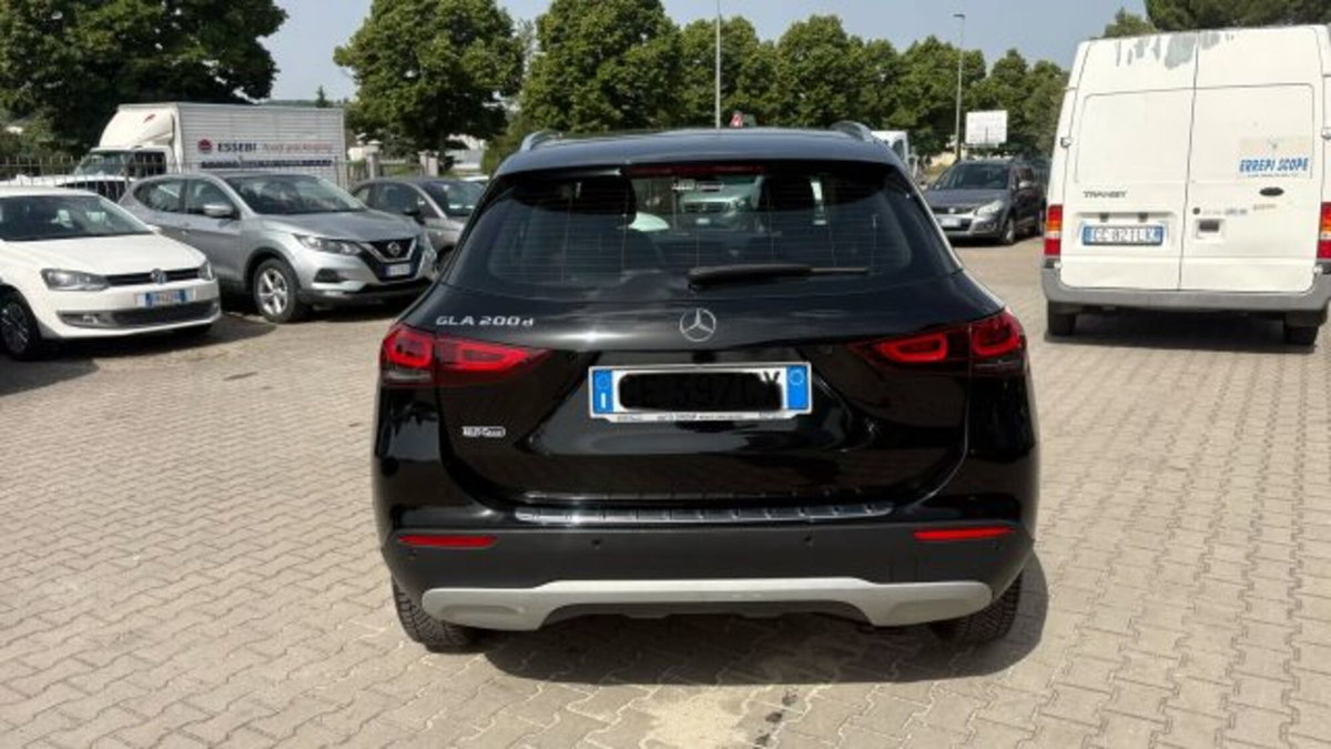 Mercedes-Benz GLA SUV 200 d Business Extra auto (4)
