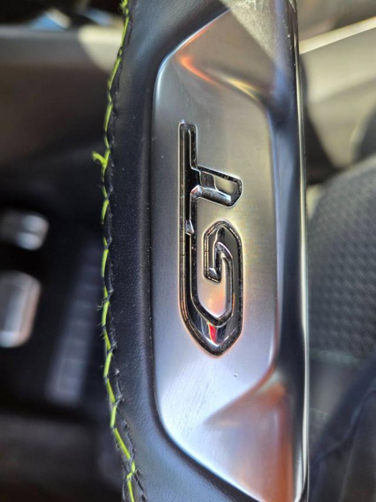 Peugeot 2008 BlueHDi 130 S&S EAT8 GT Pack (3)