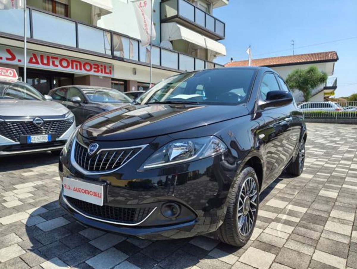 Lancia Ypsilon 1.0 FireFly 5 porte S&S Hybrid Ecochic A. Ferretti