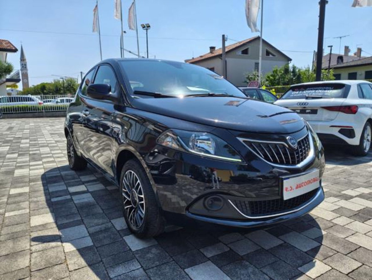 Lancia Ypsilon 1.0 FireFly 5 porte S&S Hybrid Ecochic A. Ferretti (2)