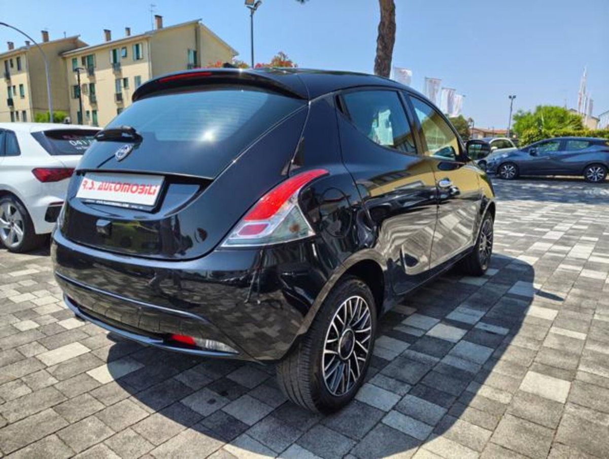 Lancia Ypsilon 1.0 FireFly 5 porte S&S Hybrid Ecochic A. Ferretti (3)