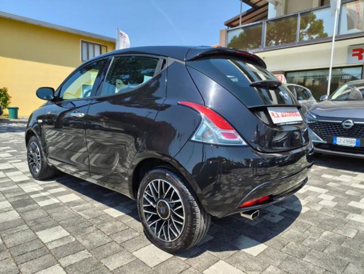 Lancia Ypsilon 1.0 FireFly 5 porte S&S Hybrid Ecochic A. Ferretti (4)
