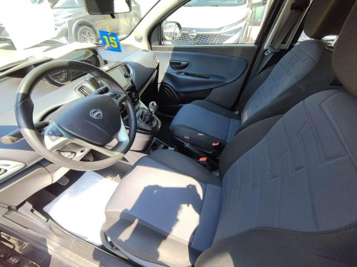 Lancia Ypsilon 1.0 FireFly 5 porte S&S Hybrid Ecochic A. Ferretti (5)