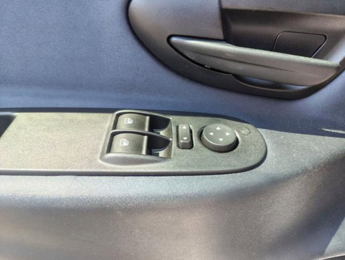 Lancia Ypsilon 1.0 FireFly 5 porte S&S Hybrid Ecochic A. Ferretti (9)