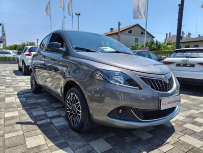Lancia Ypsilon 1.0 FireFly 5 porte S&S Hybrid Gold Plus (2)