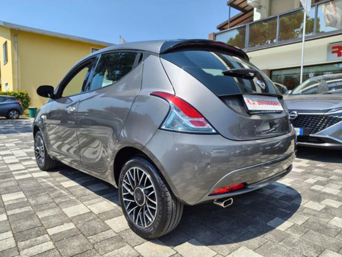 Lancia Ypsilon 1.0 FireFly 5 porte S&S Hybrid Gold Plus (3)