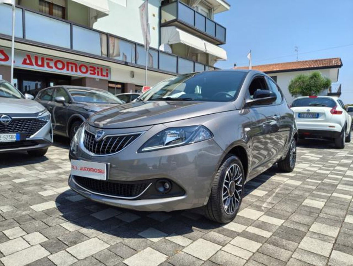 Lancia Ypsilon 1.0 FireFly 5 porte S&S Hybrid Gold Plus