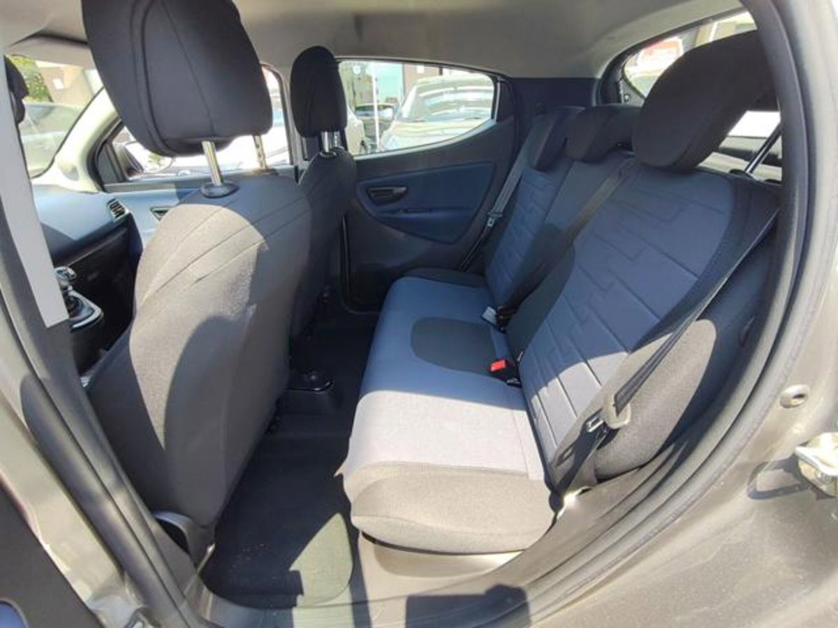 Lancia Ypsilon 1.0 FireFly 5 porte S&S Hybrid Gold Plus (12)